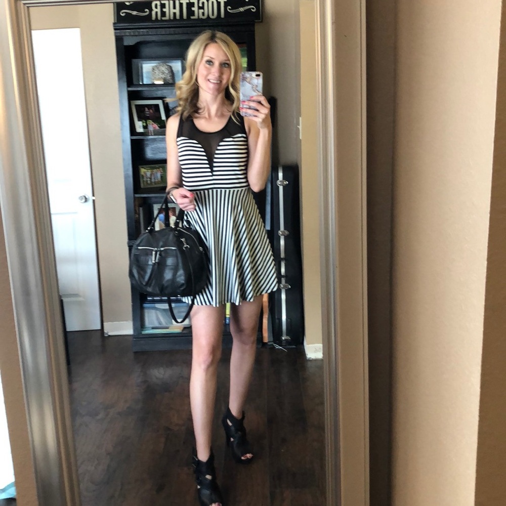π· Black & white striped dress - Picture 8 of 8